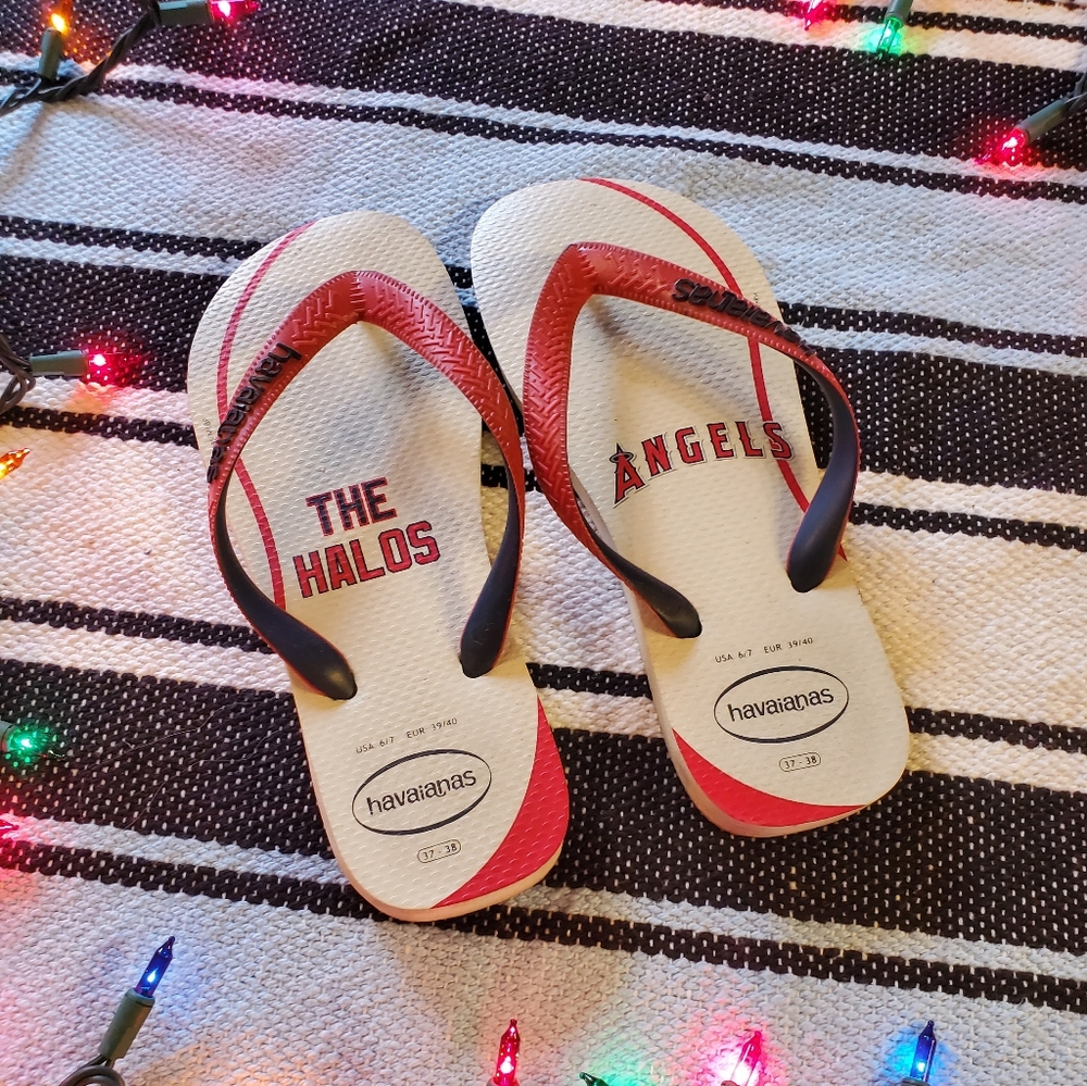 Havaianas Flips Flops size 7 almost new worn 1 time to Miami Southbeach Beach